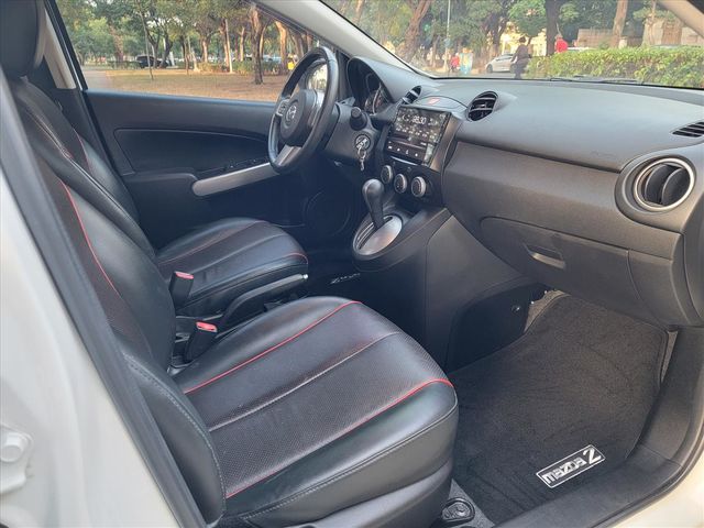 MAZDA MAZDA 2  第18張相片