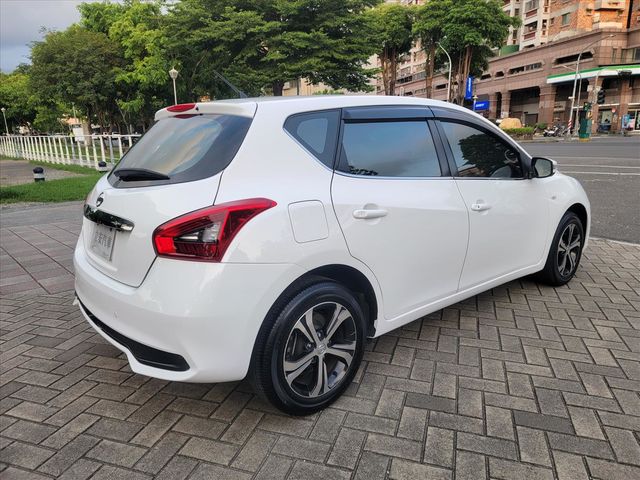 2018年NISSAN TIIDA 白色  第4張相片