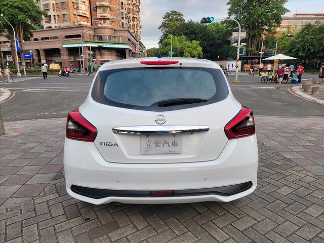 2018年NISSAN TIIDA 白色  第5張相片