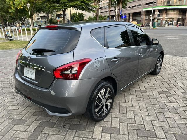 2019 Nissan iTiida灰色  第4張相片