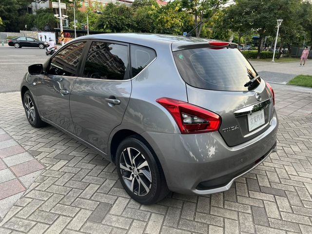 2019 Nissan iTiida灰色  第6張相片