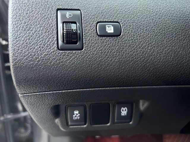 2019 Nissan iTiida灰色  第11張相片