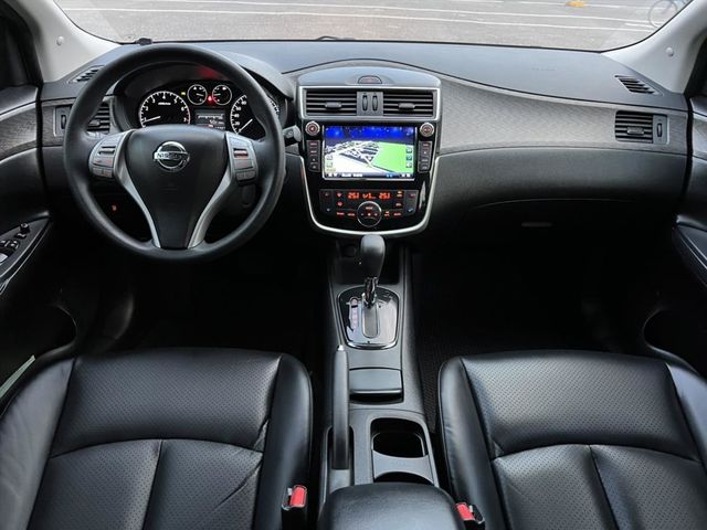 2019 Nissan iTiida灰色  第15張相片
