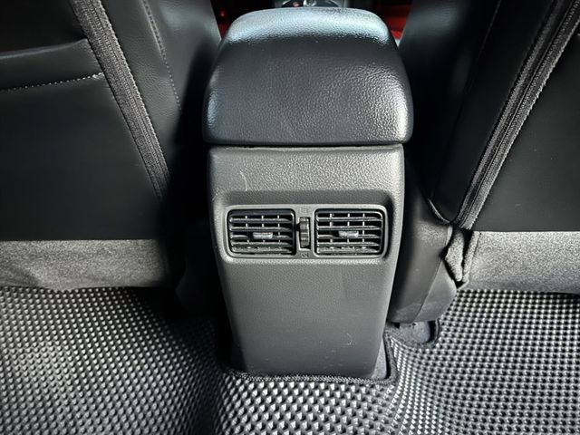 2019 Nissan iTiida灰色  第17張相片