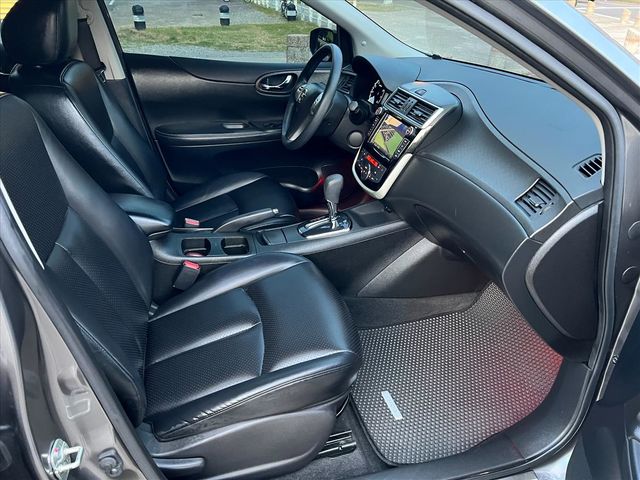 2019 Nissan iTiida灰色  第19張相片