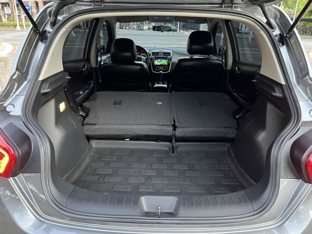 2019 Nissan iTiida灰色  第20張相片