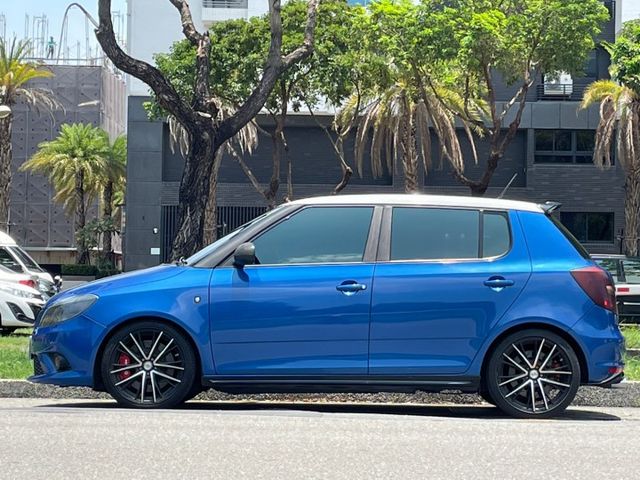 RS版 純正德國製造德國車 雙渦輪210匹馬力 F1式雙離合器+方向盤換檔快撥 數十萬精品 加大咖鉗  第2張相片