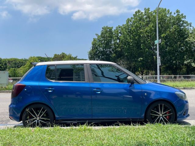 RS版 純正德國製造德國車 雙渦輪210匹馬力 F1式雙離合器+方向盤換檔快撥 數十萬精品 加大咖鉗  第4張相片