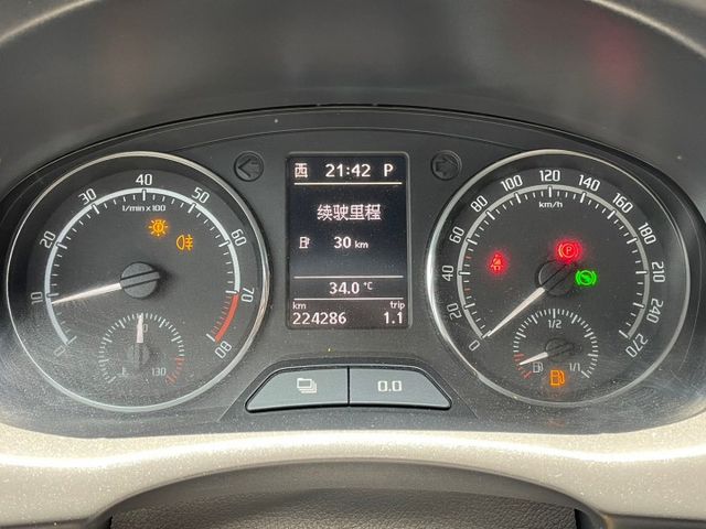 RS版 純正德國製造德國車 雙渦輪210匹馬力 F1式雙離合器+方向盤換檔快撥 數十萬精品 加大咖鉗  第16張相片