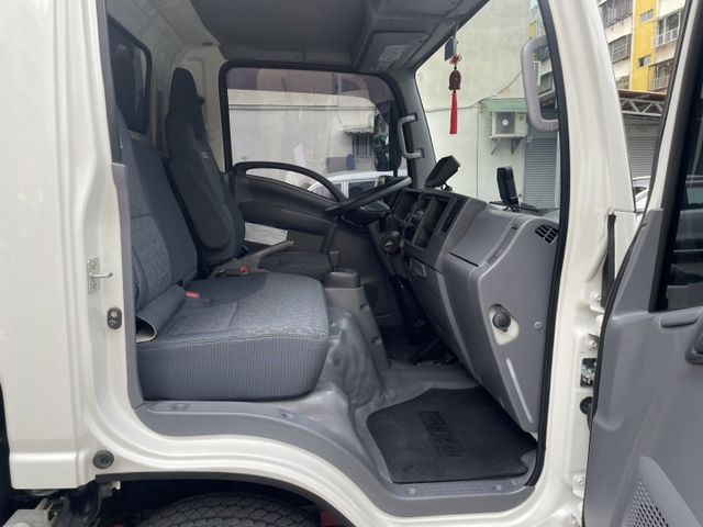新車漲到180萬這台可比新車價差大 14尺長正五噸自排五期環保 免尿素  四向輔助鏡頭/ 7吋影音螢幕 / 車道偏移警示  第6張相片