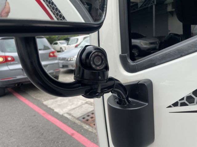 新車漲到180萬這台可比新車價差大 14尺長正五噸自排五期環保 免尿素  四向輔助鏡頭/ 7吋影音螢幕 / 車道偏移警示  第7張相片
