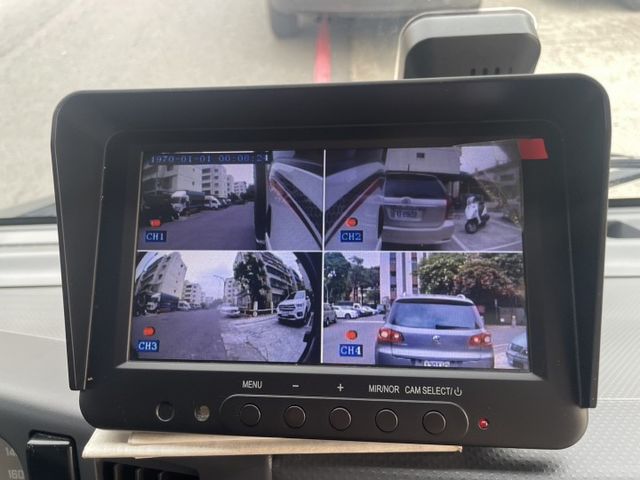 新車漲到180萬這台可比新車價差大 14尺長正五噸自排五期環保 免尿素  四向輔助鏡頭/ 7吋影音螢幕 / 車道偏移警示  第9張相片