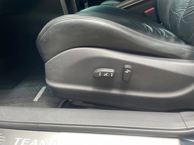 百萬房車現在不到一折價 寬敞大空間  雙安全氣囊 /定速巡航 / 電動椅 / i-key / 後座出風口 / 雙區恆溫  第16張相片