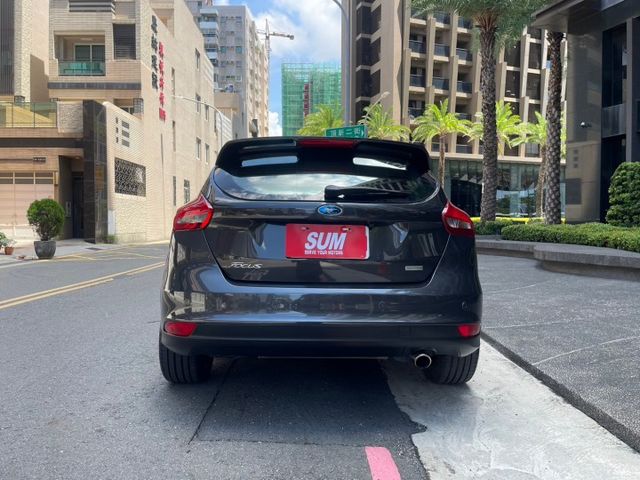 超低里程僅跑4萬7 1.5T定速  換檔快撥  衛星導航  倒車影像  光感應自動頭燈  第3張相片
