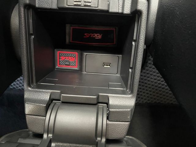 超低里程僅跑4萬7 1.5T定速  換檔快撥  衛星導航  倒車影像  光感應自動頭燈  第17張相片