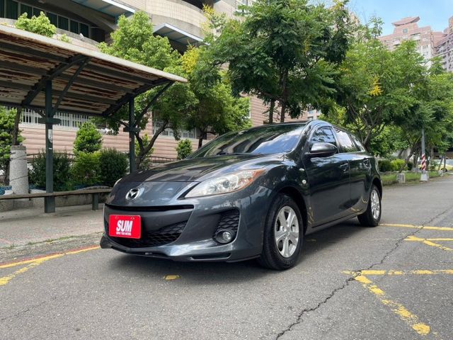 原版件 微笑馬 五門掀背大空間 原廠空力套件  省稅省油  倒車雷達  衛星導航  景觀天窗  里程保證  第1張相片