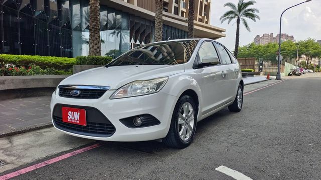 一手五門FOCUS 1.8CC便宜代步車首選 車況超漂亮完整 定速  前後霧燈  雙前氣囊  ~歡迎預約賞車享優惠  第1張相片