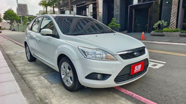 一手五門FOCUS 1.8CC便宜代步車首選 車況超漂亮完整 定速  前後霧燈  雙前氣囊  ~歡迎預約賞車享優惠  第5張相片