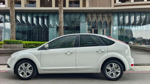 一手五門FOCUS 1.8CC便宜代步車首選 車況超漂亮完整 定速  前後霧燈  雙前氣囊  ~歡迎預約賞車享優惠  第6張相片