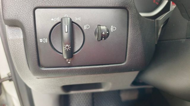 一手五門FOCUS 1.8CC便宜代步車首選 車況超漂亮完整 定速  前後霧燈  雙前氣囊  ~歡迎預約賞車享優惠  第15張相片