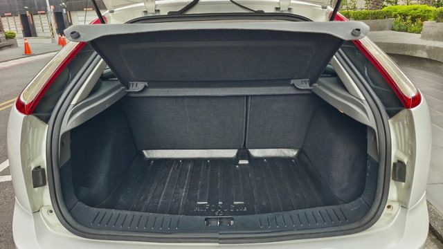 一手五門FOCUS 1.8CC便宜代步車首選 車況超漂亮完整 定速  前後霧燈  雙前氣囊  ~歡迎預約賞車享優惠  第16張相片