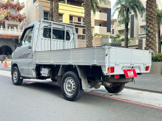 2016年三菱  菱利  發財小貨車 1.3CC 可改裝行動餐車 創意市集商機無限 可貸款輕鬆繳 月付4000元  第4張相片