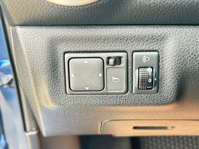 17年LIVINA 里程7萬~一手車  原版件  前後倒車雷達 / 倒車影像 / 衛星導航  第20張相片