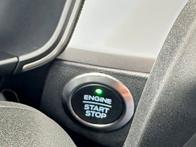 入庫整備中~里程僅跑3萬8〈保證〉，182時尚經典型 1.5渦輪 一手車， IKEY 定速 換檔撥片  倒車顯影  第12張相片