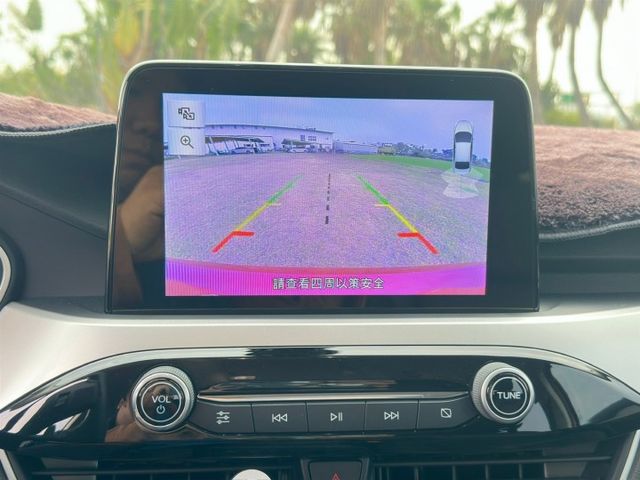 入庫整備中~里程僅跑3萬8〈保證〉，182時尚經典型 1.5渦輪 一手車， IKEY 定速 換檔撥片  倒車顯影  第13張相片