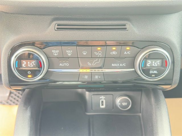 入庫整備中~里程僅跑3萬8〈保證〉，182時尚經典型 1.5渦輪 一手車， IKEY 定速 換檔撥片  倒車顯影  第15張相片