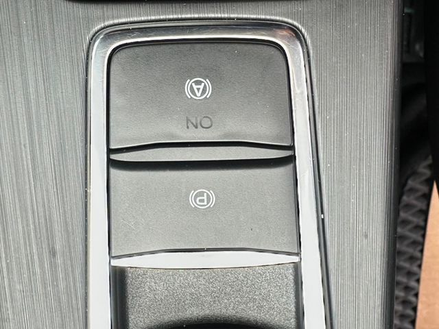 入庫整備中~里程僅跑3萬8〈保證〉，182時尚經典型 1.5渦輪 一手車， IKEY 定速 換檔撥片  倒車顯影  第16張相片