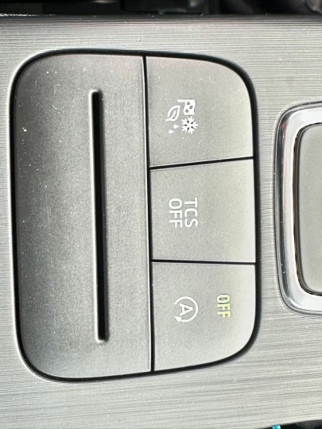 入庫整備中~里程僅跑3萬8〈保證〉，182時尚經典型 1.5渦輪 一手車， IKEY 定速 換檔撥片  倒車顯影  第17張相片