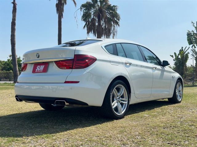 550I GT 新車價高達542萬 V8雙渦輪增壓 市面稀有的跑旅車 它有轎車的舒適感、休旅車的大空間  第5張相片