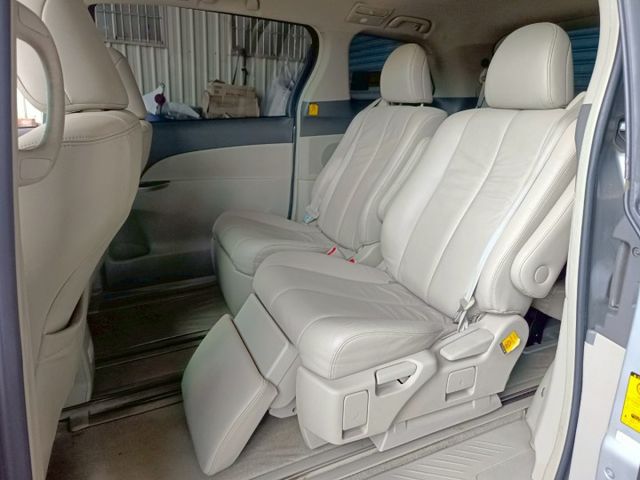 小改款 Previa  定速/免鑰匙/數位電視/衛星導航/倒車影像  第8張相片