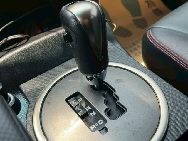 雙龍 Actyon Sports 運動版 雙廂5人座，皮卡+車頂蓋 「小貨車」低稅金 四輪驅動 2.0 柴油  第16張相片