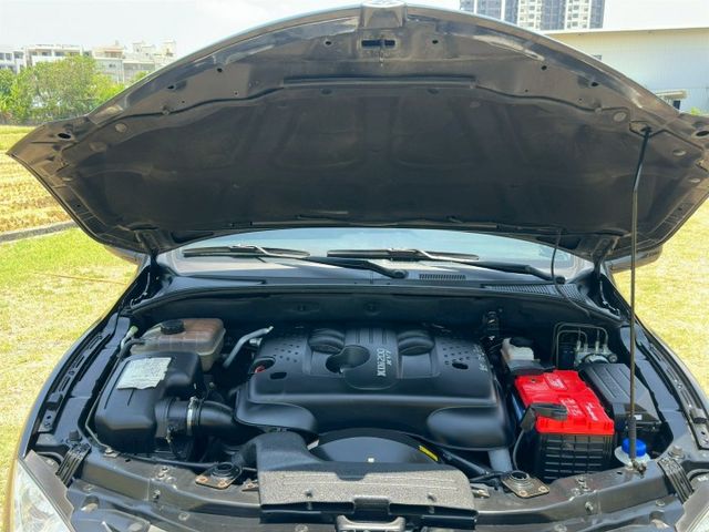 雙龍 Actyon Sports 運動版 雙廂5人座，皮卡+車頂蓋 「小貨車」低稅金 四輪驅動 2.0 柴油  第20張相片