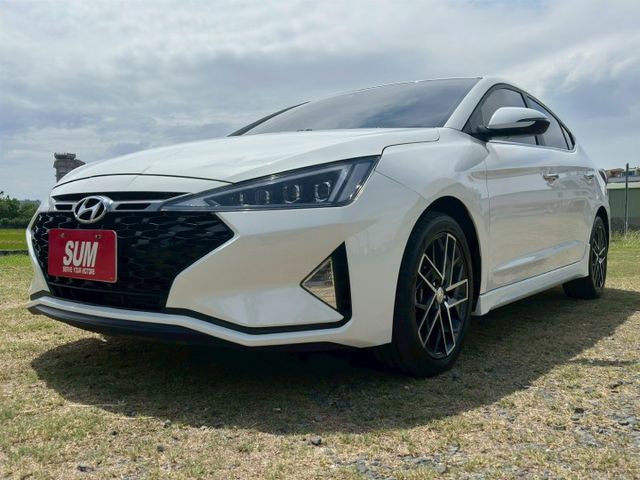 Elantra sport  渦輪 1.6  i-key  換檔撥片 影音系統 衛星導航 倒車影像 電動尾門  第1張相片