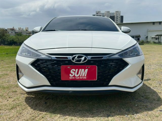 Elantra sport  渦輪 1.6  i-key  換檔撥片 影音系統 衛星導航 倒車影像 電動尾門  第2張相片