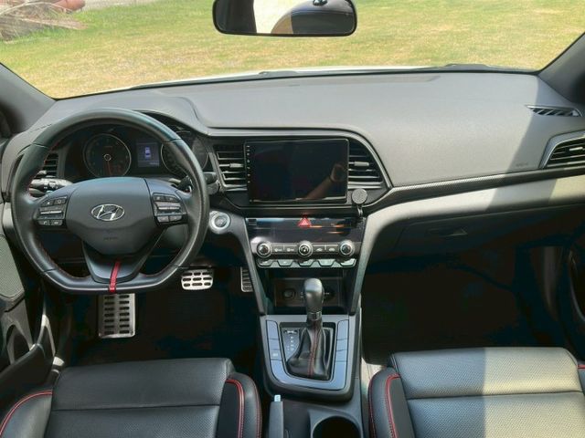 Elantra sport  渦輪 1.6  i-key  換檔撥片 影音系統 衛星導航 倒車影像 電動尾門  第7張相片