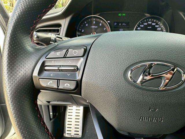 Elantra sport  渦輪 1.6  i-key  換檔撥片 影音系統 衛星導航 倒車影像 電動尾門  第13張相片
