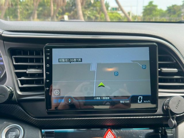 Elantra sport  渦輪 1.6  i-key  換檔撥片 影音系統 衛星導航 倒車影像 電動尾門  第15張相片