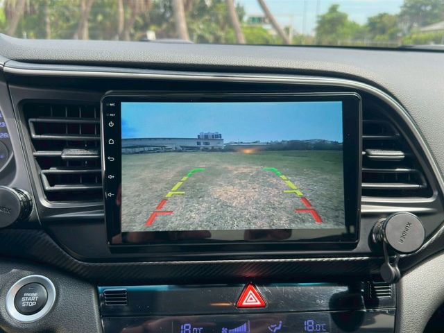 Elantra sport  渦輪 1.6  i-key  換檔撥片 影音系統 衛星導航 倒車影像 電動尾門  第16張相片