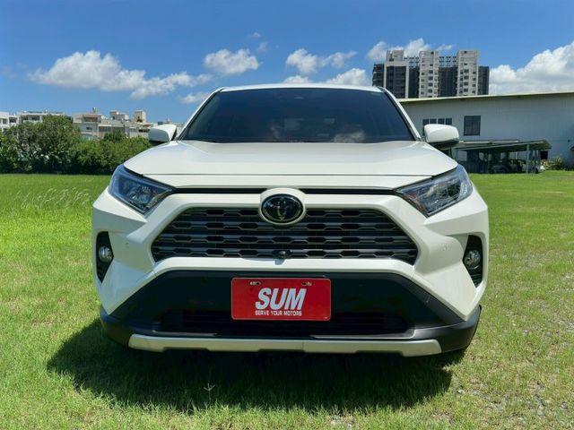 低里程僅跑1萬  RAV-4 旗艦版 升級精裝特仕 360環景/ikey/腳踢電尾門/ACC/LTA/Carplay  第2張相片