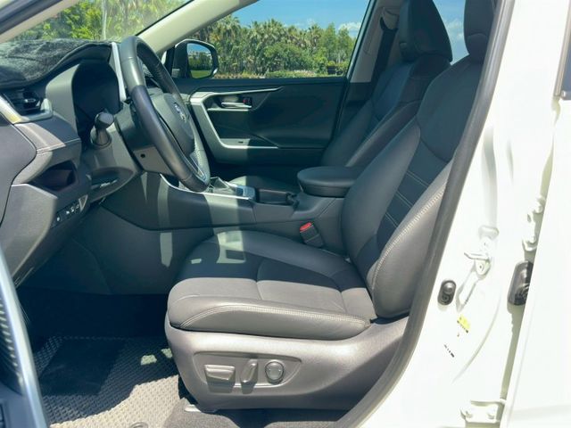 低里程僅跑1萬  RAV-4 旗艦版 升級精裝特仕 360環景/ikey/腳踢電尾門/ACC/LTA/Carplay  第7張相片