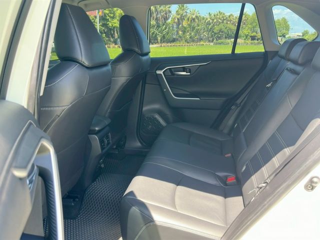 低里程僅跑1萬  RAV-4 旗艦版 升級精裝特仕 360環景/ikey/腳踢電尾門/ACC/LTA/Carplay  第9張相片