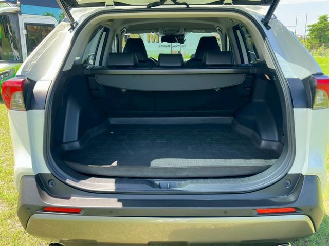 低里程僅跑1萬  RAV-4 旗艦版 升級精裝特仕 360環景/ikey/腳踢電尾門/ACC/LTA/Carplay  第20張相片