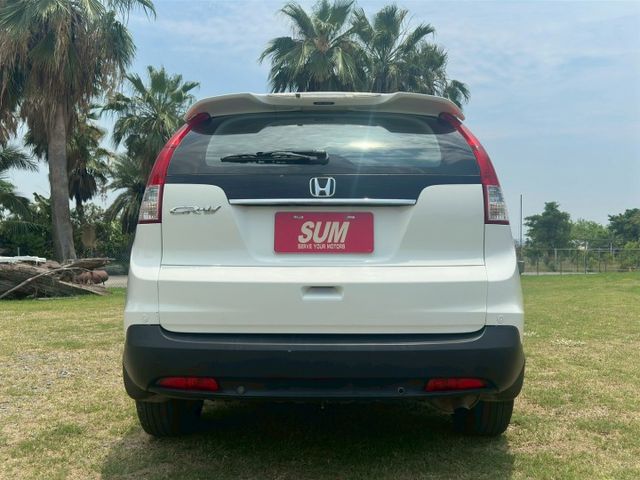 CRV VTI-S 2.4 換檔撥片 衛星導航 倒車影像 雙區獨立恆溫 定速 循跡防滑  第2張相片