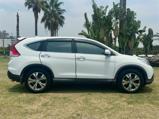 CRV VTI-S 2.4 換檔撥片 衛星導航 倒車影像 雙區獨立恆溫 定速 循跡防滑  第4張相片