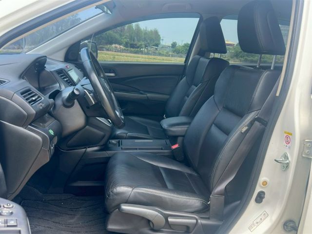 CRV VTI-S 2.4 換檔撥片 衛星導航 倒車影像 雙區獨立恆溫 定速 循跡防滑  第7張相片