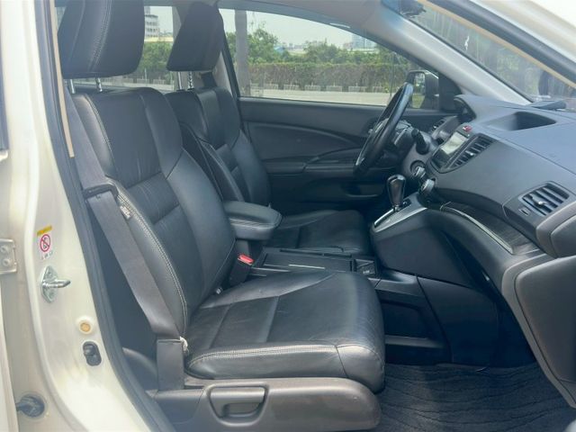 CRV VTI-S 2.4 換檔撥片 衛星導航 倒車影像 雙區獨立恆溫 定速 循跡防滑  第8張相片
